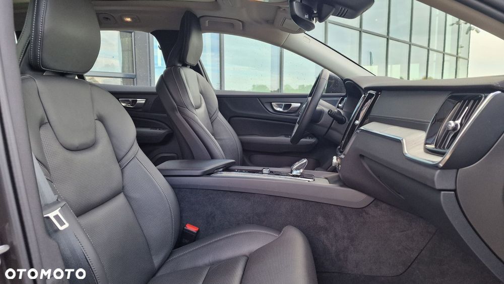 Volvo V60 Cross Country - 13