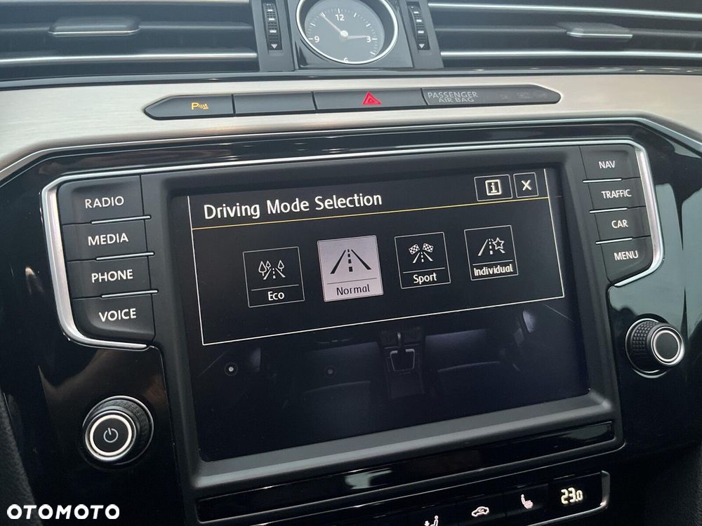 Volkswagen Passat 1.8 TSI BMT Highline - 32