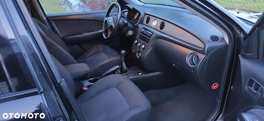 Mitsubishi Outlander - 2