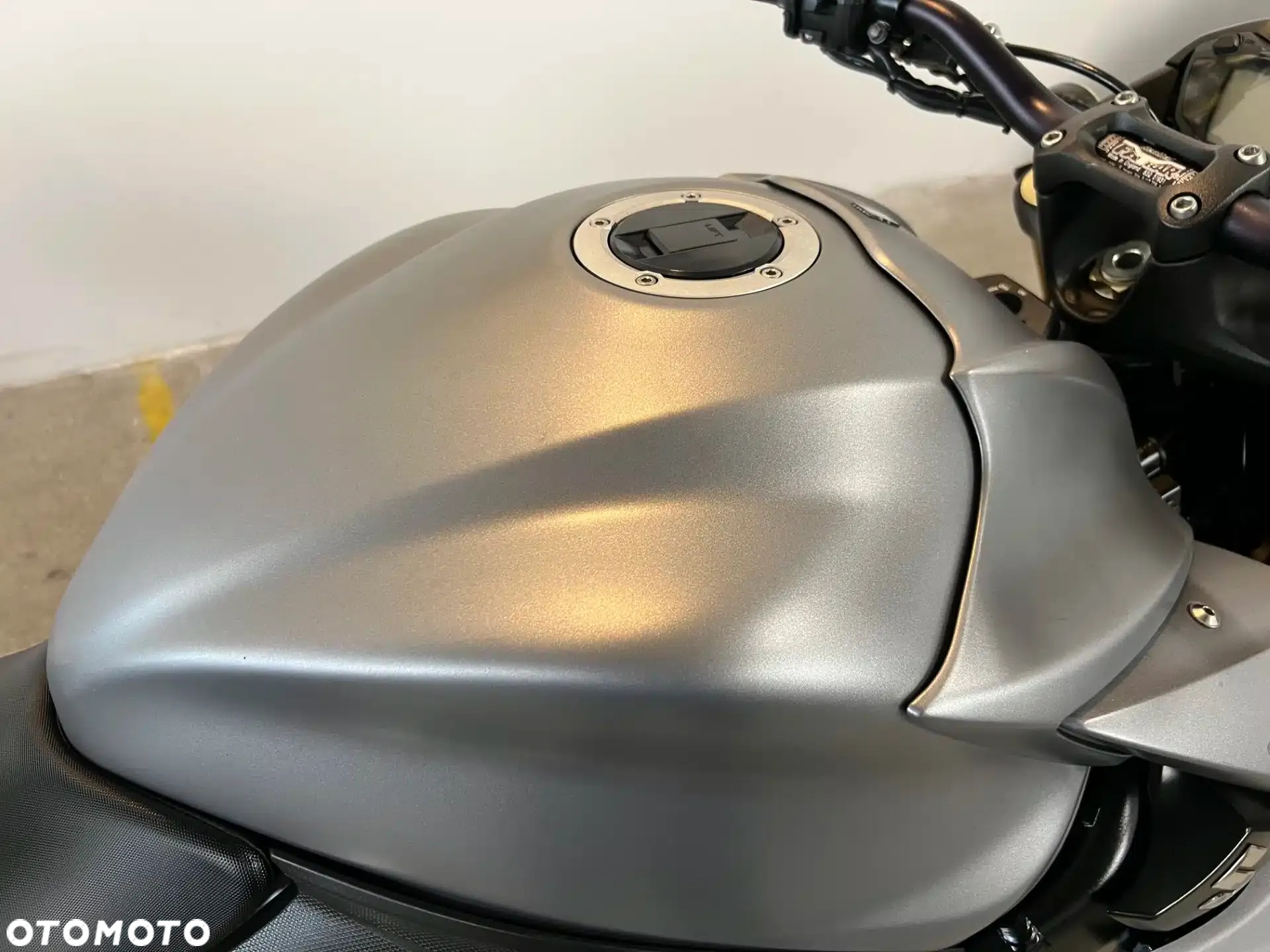 Suzuki GSX 1000 - 7