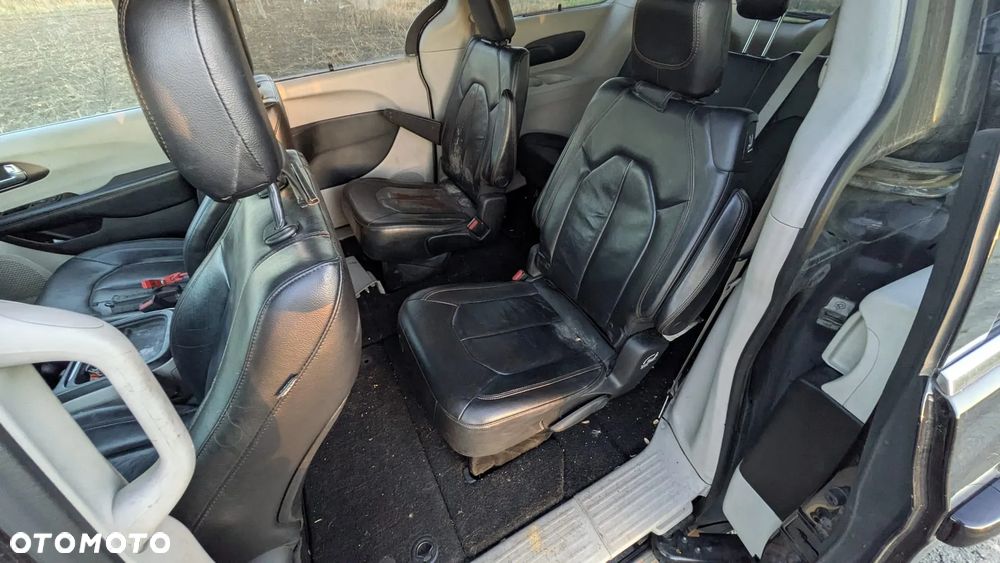 Chrysler Pacifica - 8