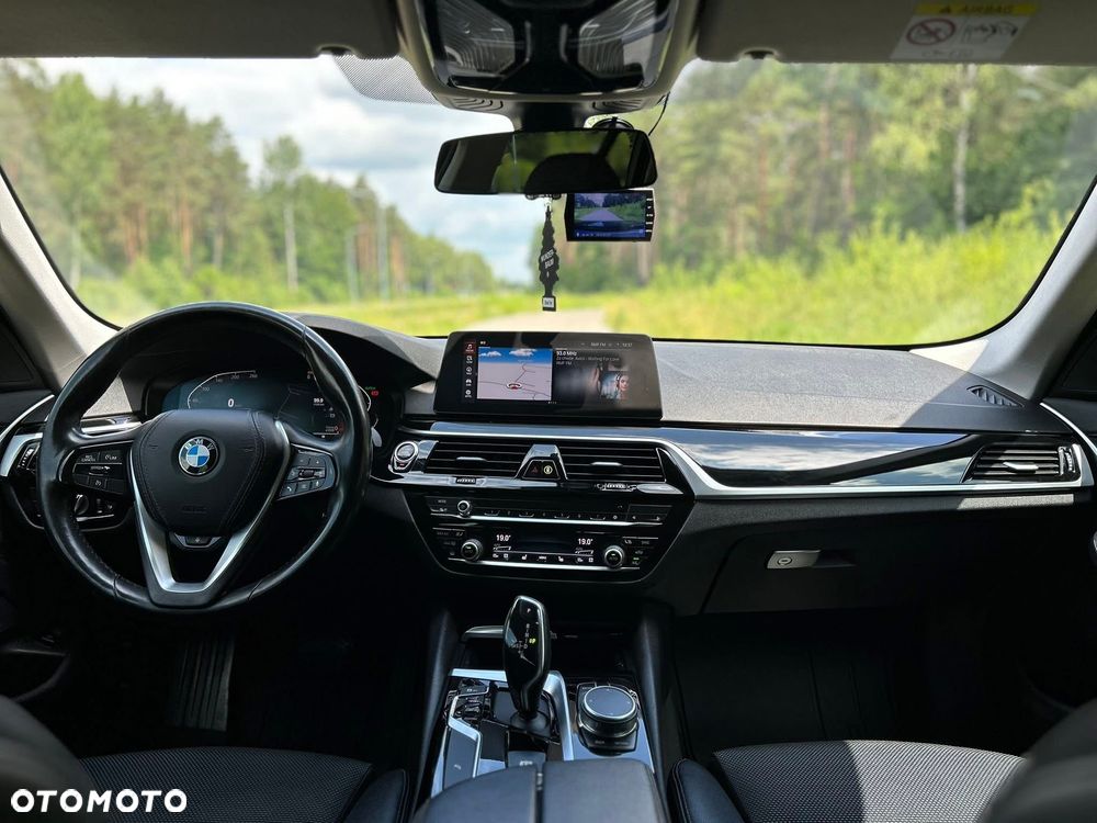 BMW Seria 5 525d xDrive Sport-Aut Luxury Line - 14