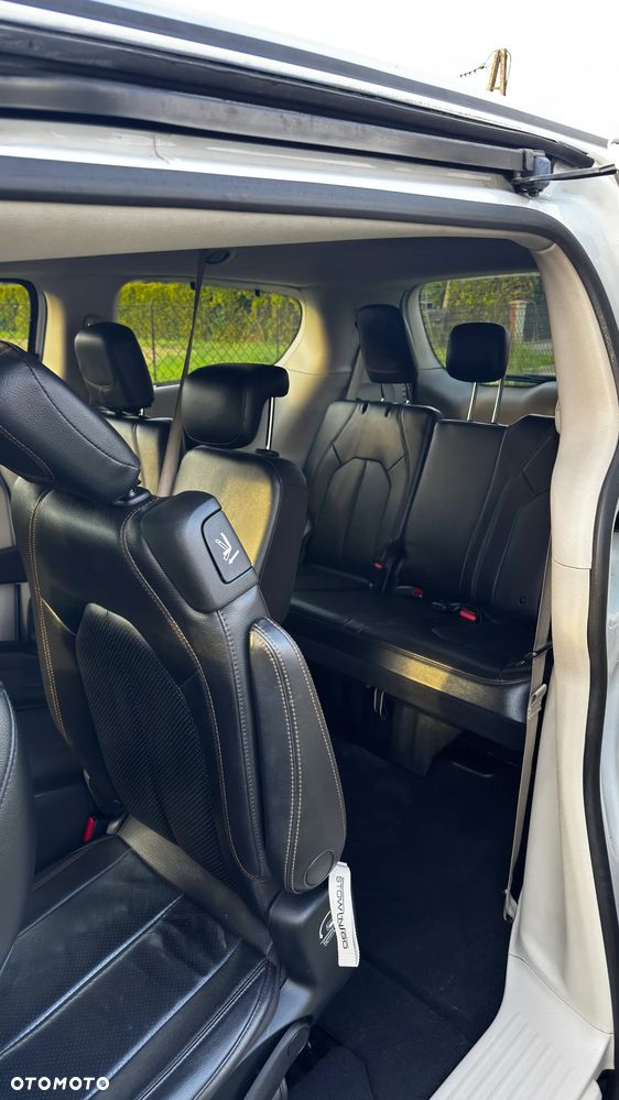 Chrysler Pacifica - 8