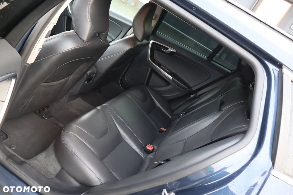 Volvo V60 D4 Drive-E Momentum - 4