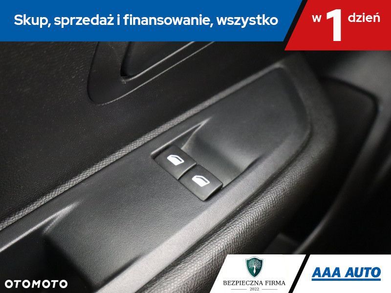 Peugeot 208 - 18