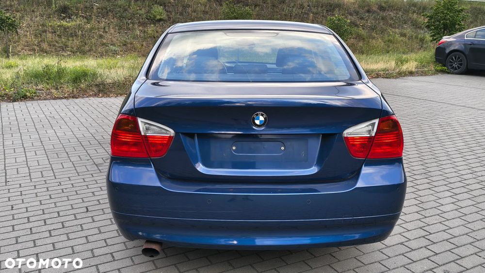 BMW Seria 3 318i - 4