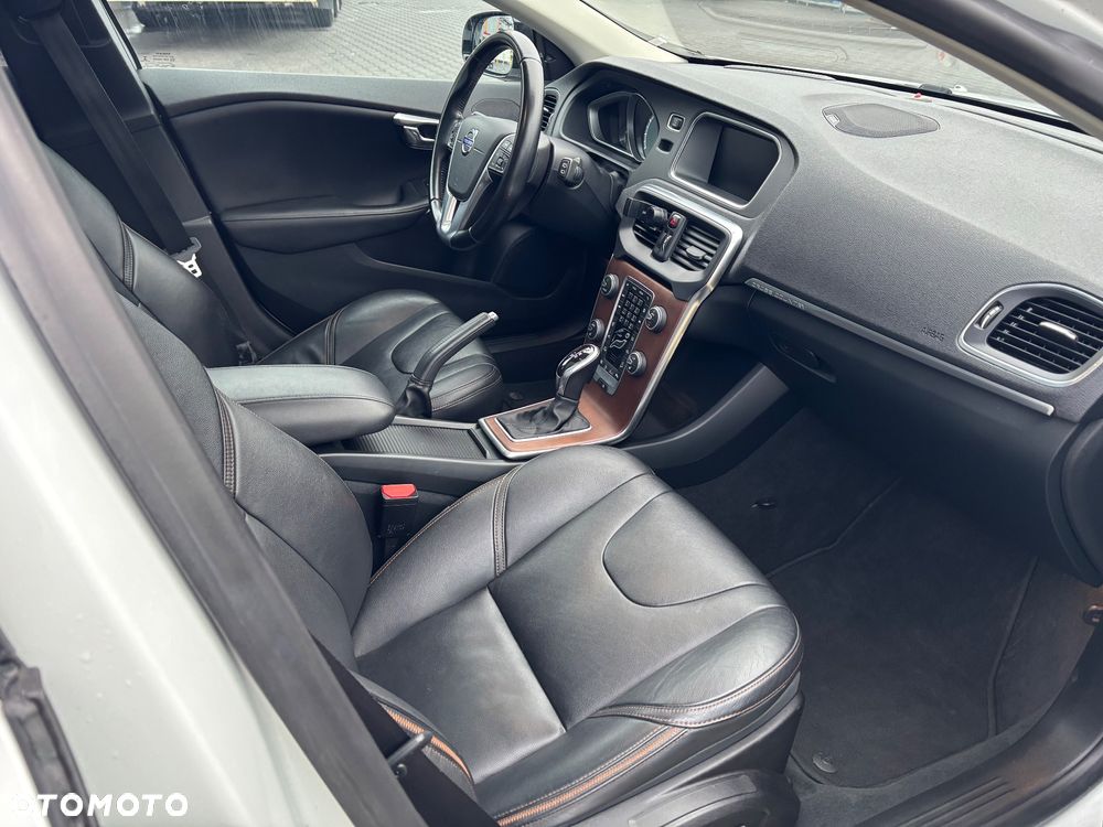 Volvo V40 Cross Country - 25