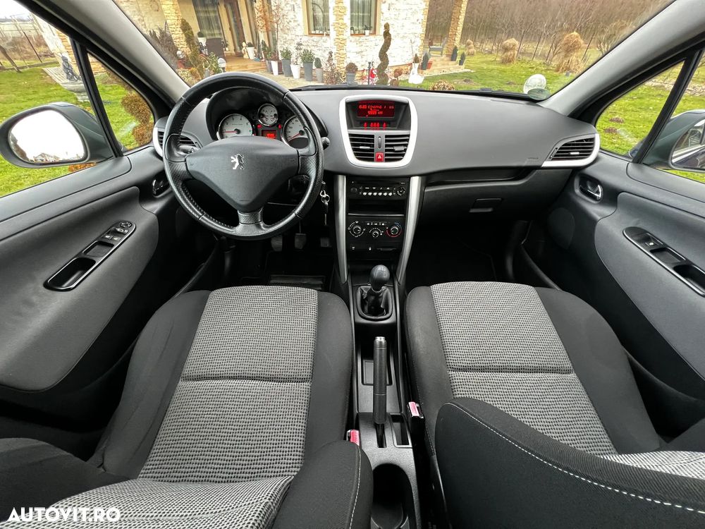 Peugeot 207 1.4 E Premium - 24