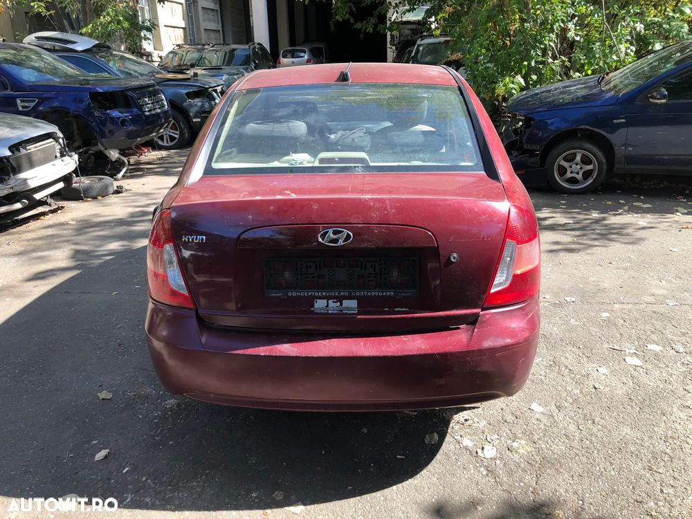 Dezmembrez Hyundai Accent 3 visiniu 2007 benzina - 3