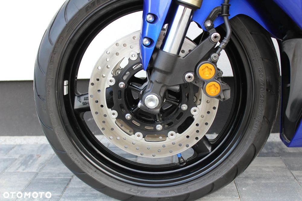 Yamaha R1 - 17
