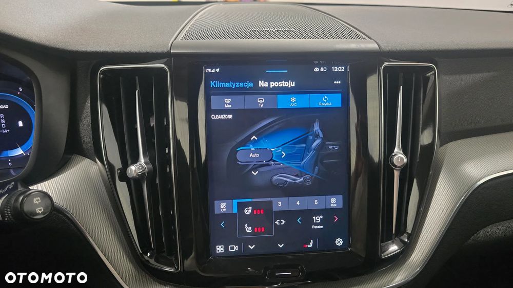 Volvo XC 60 B4 D Plus Dark - 32