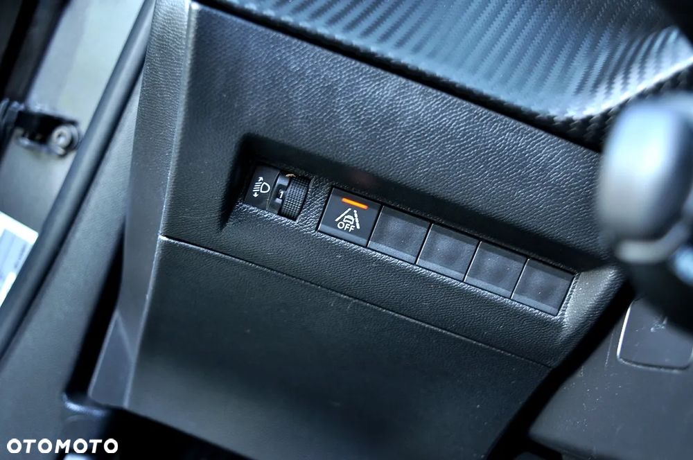 Peugeot 2008 BlueHDi 130 Allure S&S EAT8 - 31