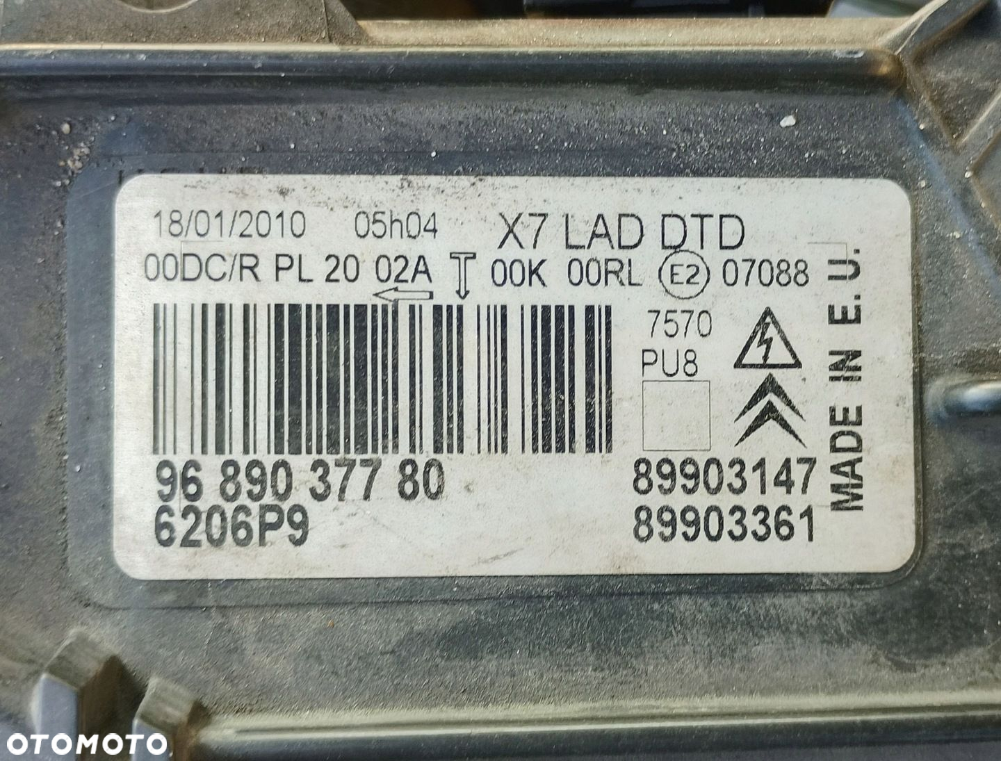 LAMPA BI-XENON PRAWY PRZÓD CITROEN C5 III X7 08-11 EU STAN BDB 9689037780 - 2