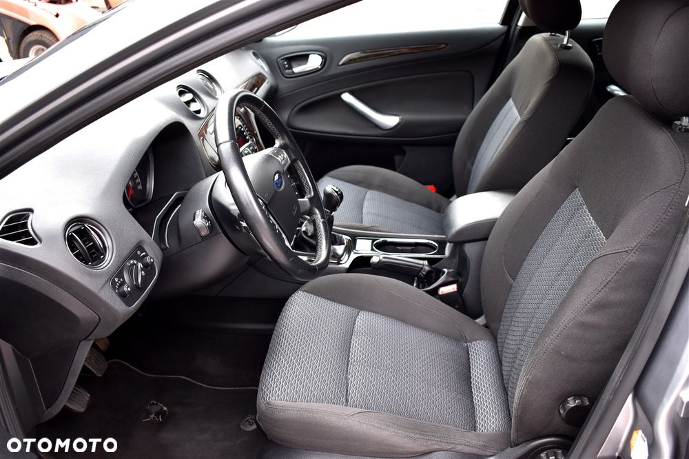 Ford Mondeo 2.0 Ghia X100 / X - 19