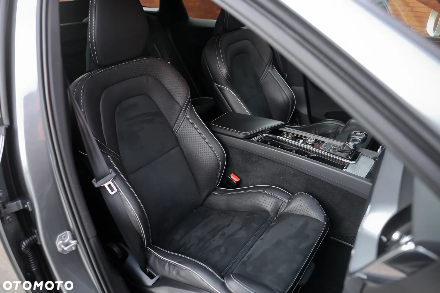 Volvo XC 60 D4 AWD Geartronic RDesign - 29