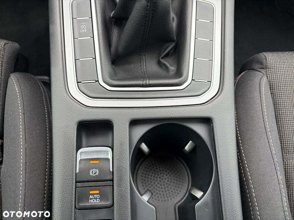 Volkswagen Passat 2.0 TDI SCR Comfortline - 20