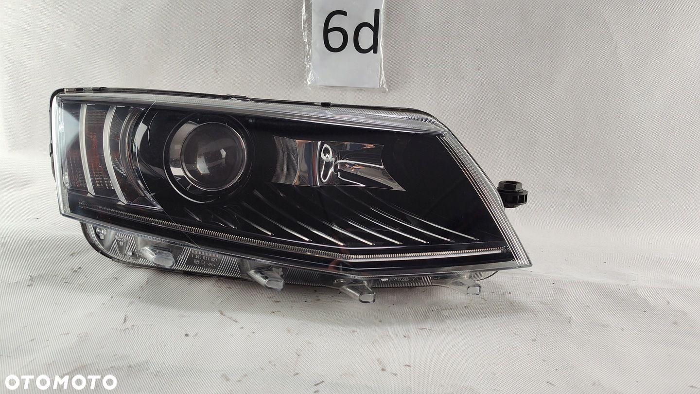 SKODA OCTAVIA III XENON PRAWY SKRĘTNY LED LAMPA PRAWA 5E1941016B - 1