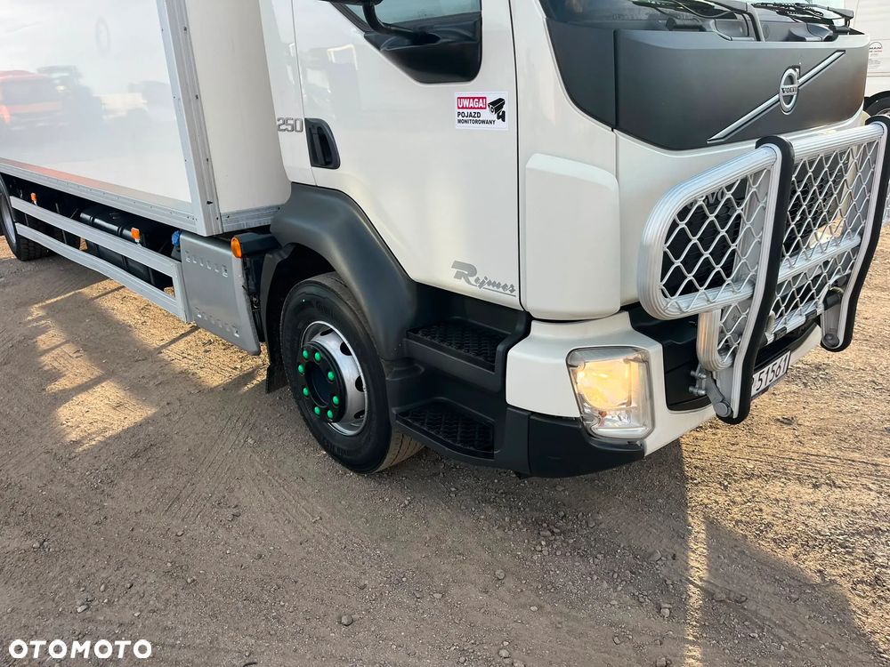 Volvo Wynajem solówka izoterma z windą 4500 ZŁ MIESIĄC - 16