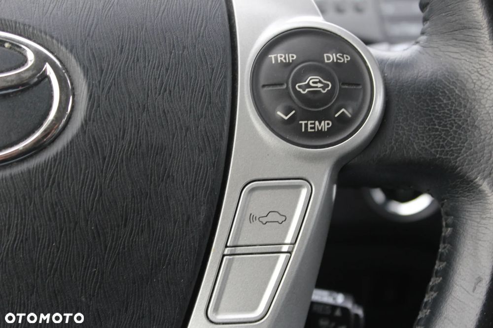 Toyota Prius (Hybrid) Executive - 17