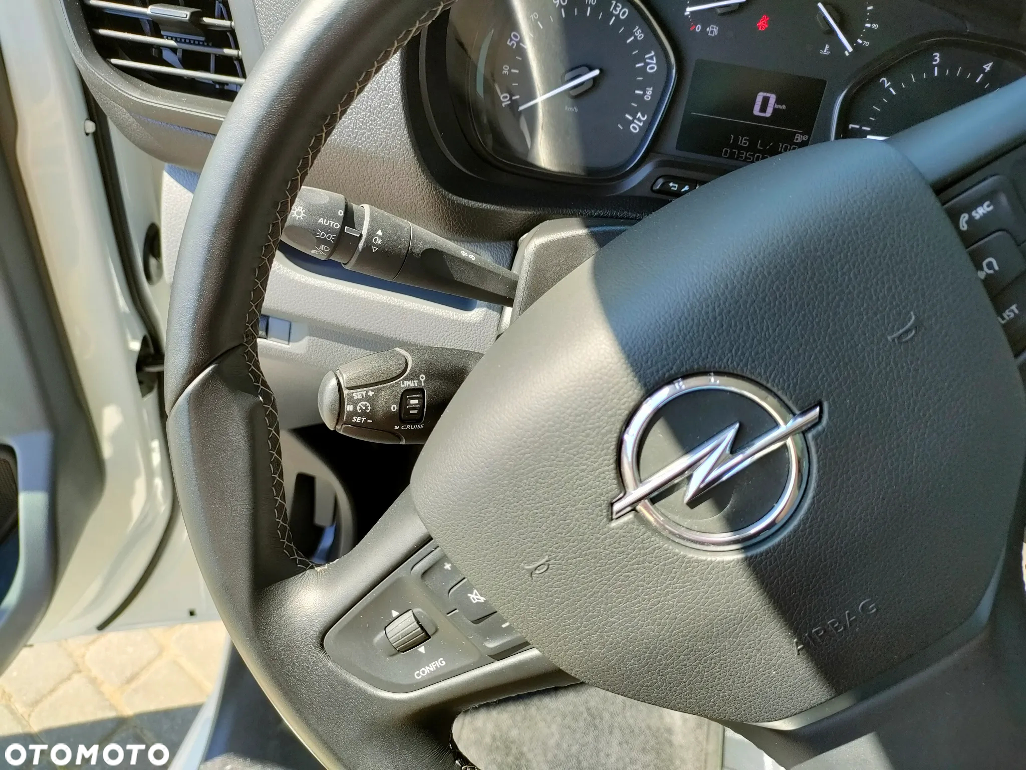Opel Vivaro - 11