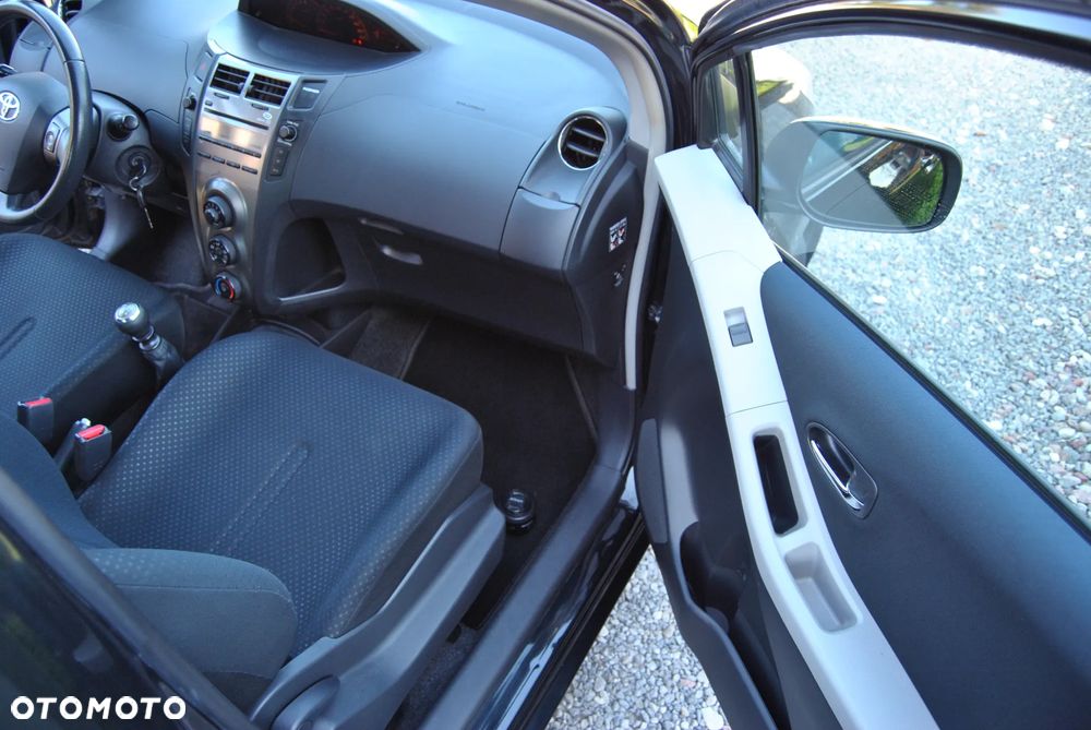 Toyota Yaris 1.33 VVT-i Executive - 25