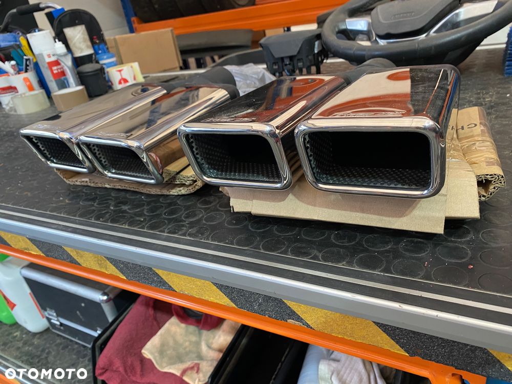 Buzzer PODWÓJNA KOŃCÓWKA WYDECHU RURY WYDECHOWEJ PROSTOKĄTNA 2 x PODWÓJNE KOŃCÓWKI  WYDECHU  PROSTOKĄTNE FIRMY BUZZER prostokąt długa długie z kwasówki blachy nierdzewnej Kwasówka blacha nierdzewna bus do busa Renault Trafic Mercedes vito Volkswagen vw t5 ford custom transit Toyota proace - 2