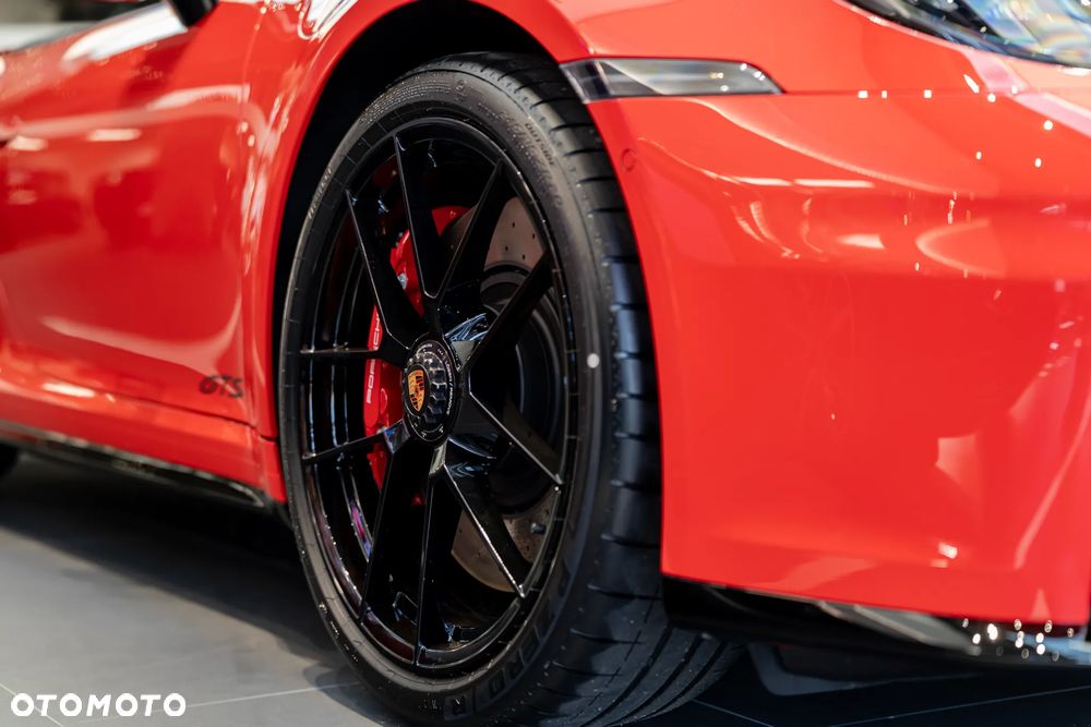 Porsche 911 Carrera T-Hybrid GTS Cabrio - 11