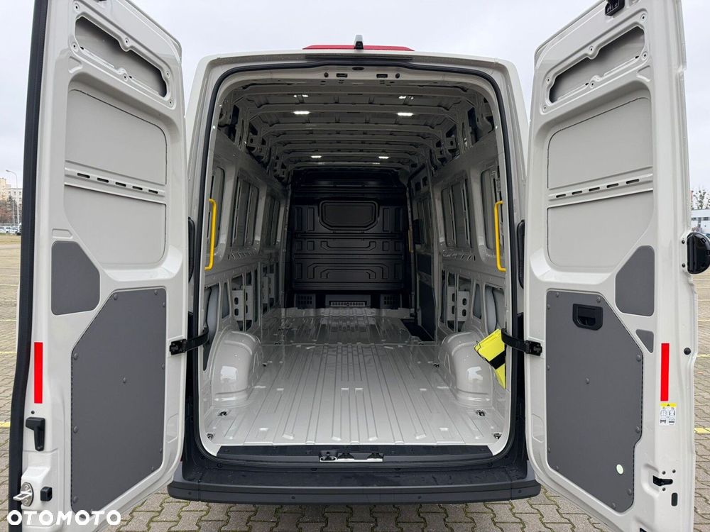 Volkswagen Crafter 35 2.0 TDI L4H3 4490 140 KM - 8