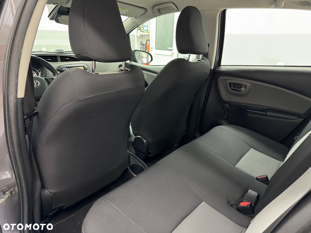 Toyota Yaris Hybrid 100 Business Edition - 21