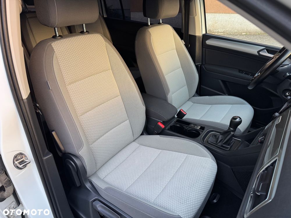 Volkswagen Touran 1.6 TDI SCR BlueMotion Technology Comfortline - 16