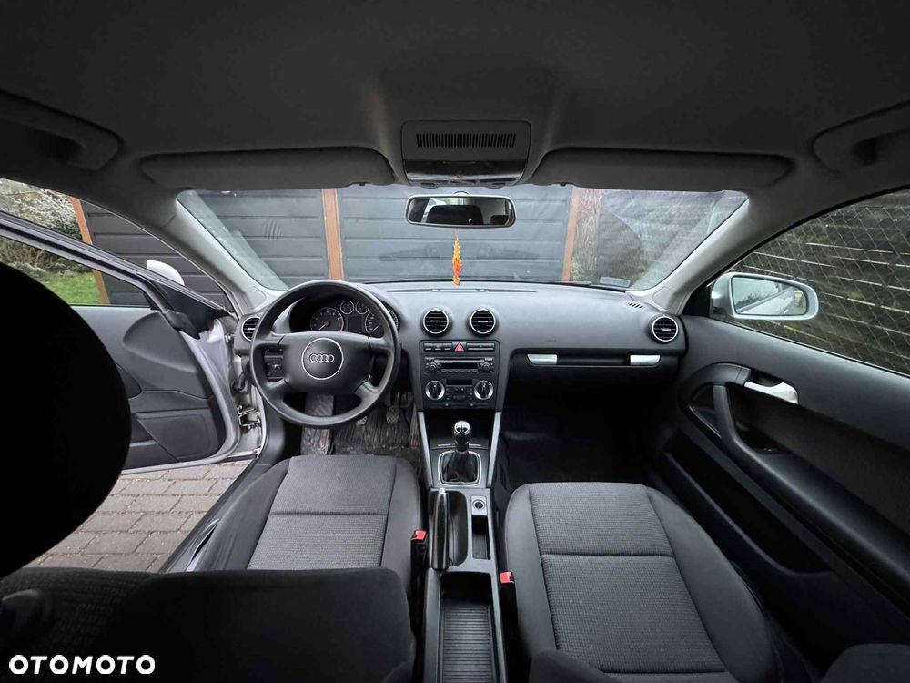 Audi A3 3-drzwiowe 1.6 Attraction - 10
