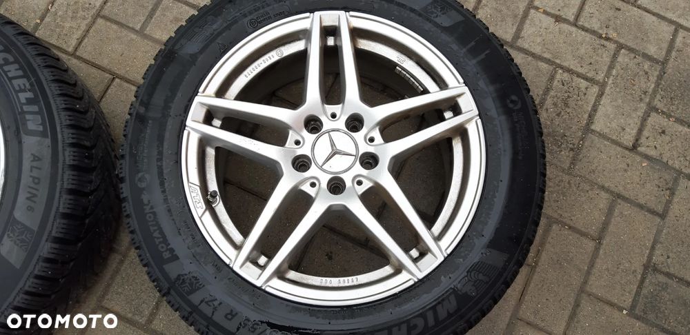 Felgi z oponami 225/55 R17 Mercedes W213 Kombi 2018r. 2.0d - 2