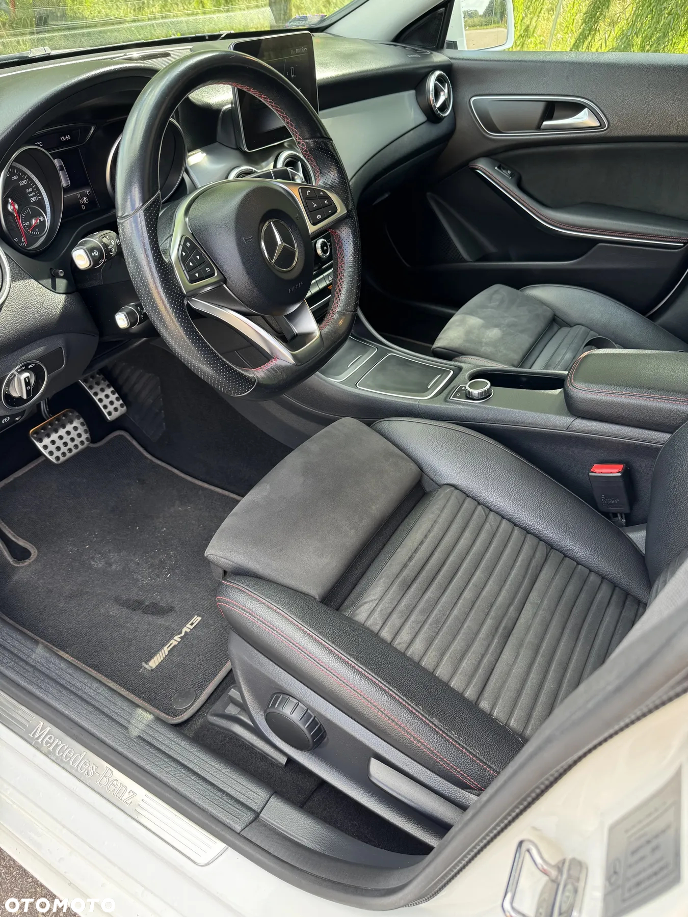 Mercedes-Benz CLA 220 4-Matic AMG Line - 17