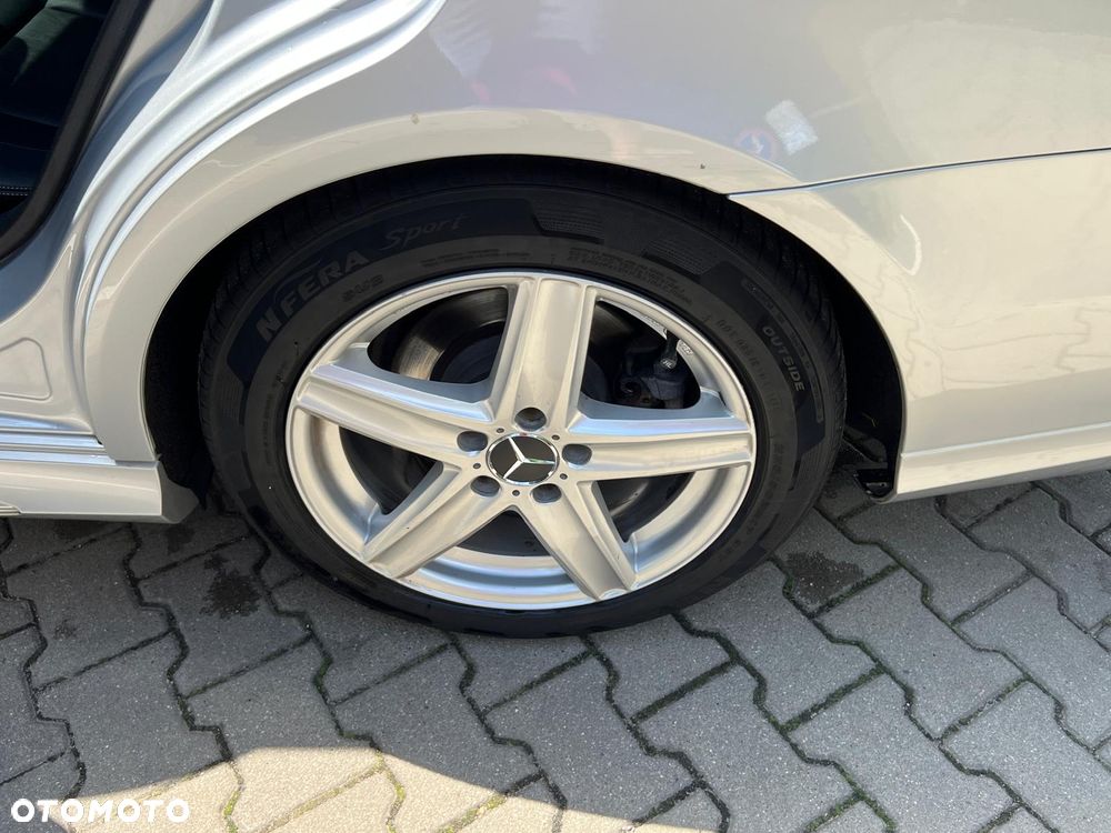 Mercedes-Benz Klasa E 300 BlueTEC 7G-TRONIC - 18