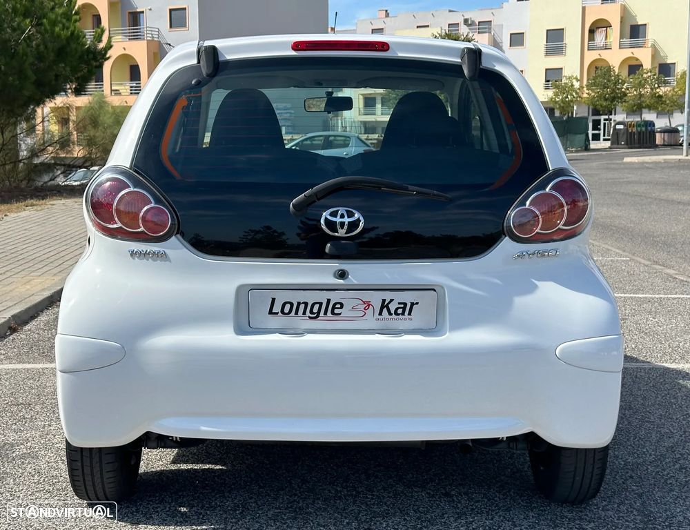 Toyota Aygo Connect - 11