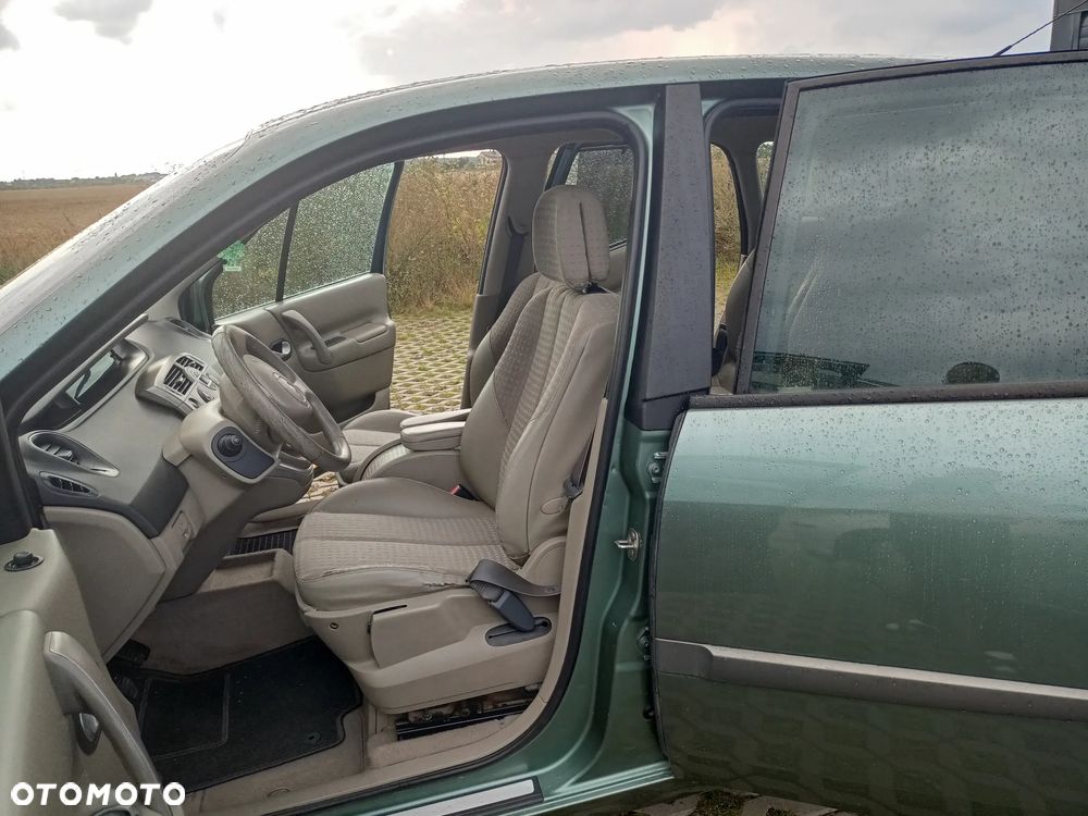 Renault Scenic 1.6 16V Privilege - 11