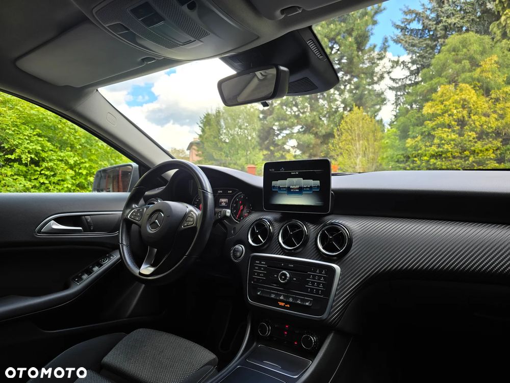 Mercedes-Benz GLA 200 7G-DCT Style - 25
