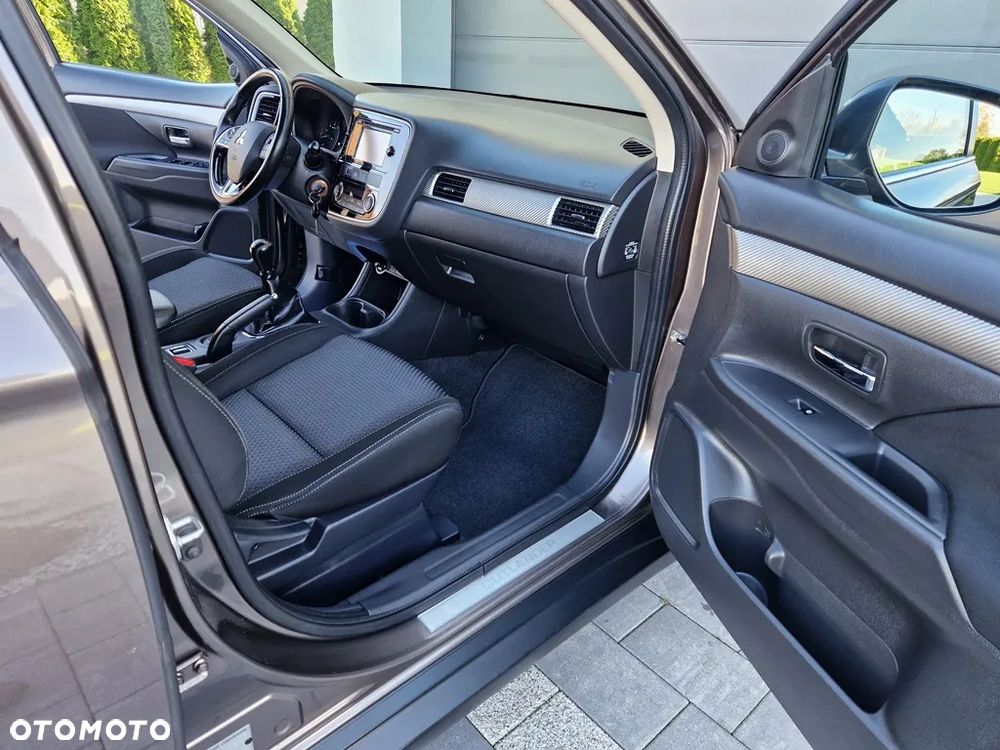 Mitsubishi Outlander 2.0 2WD SUV-Star - 19