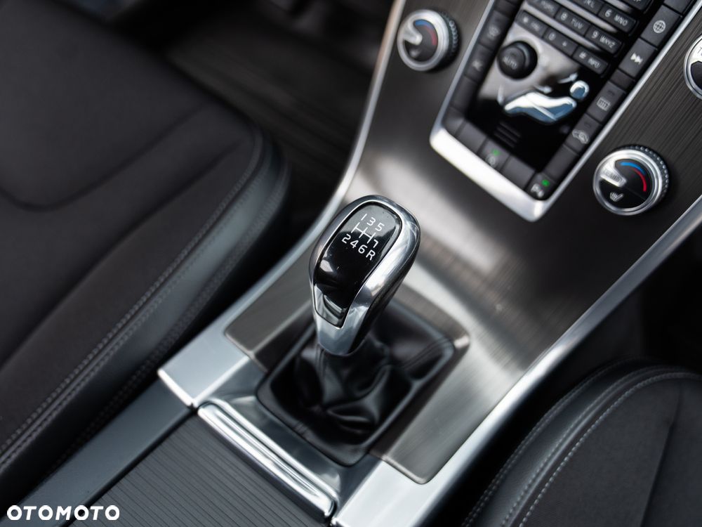 Volvo XC 60 D4 Momentum - 30
