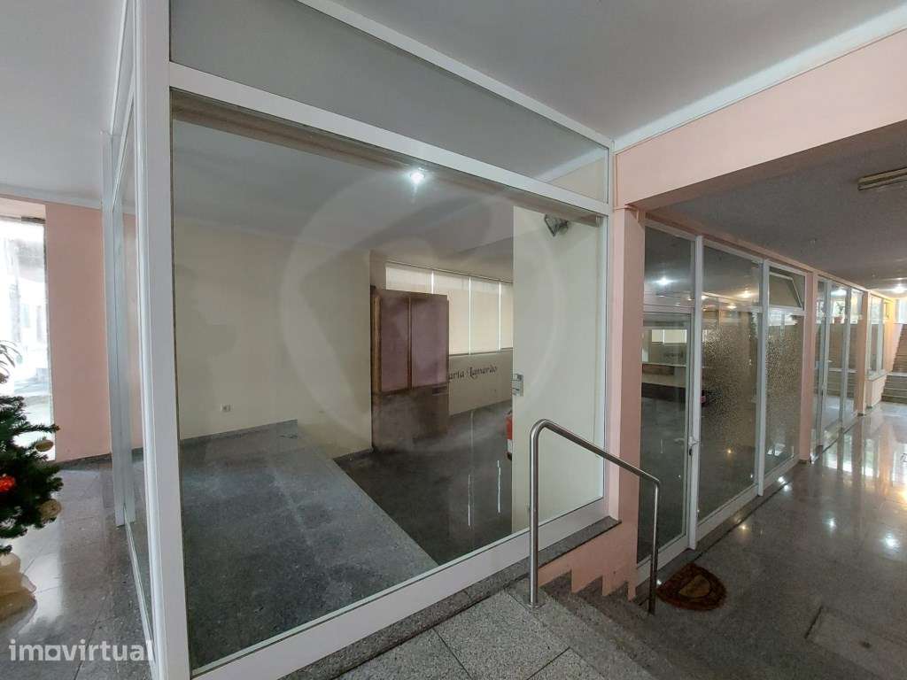 Loja no Centro Histórico de Vila do Conde - Grande imagem: 2/25