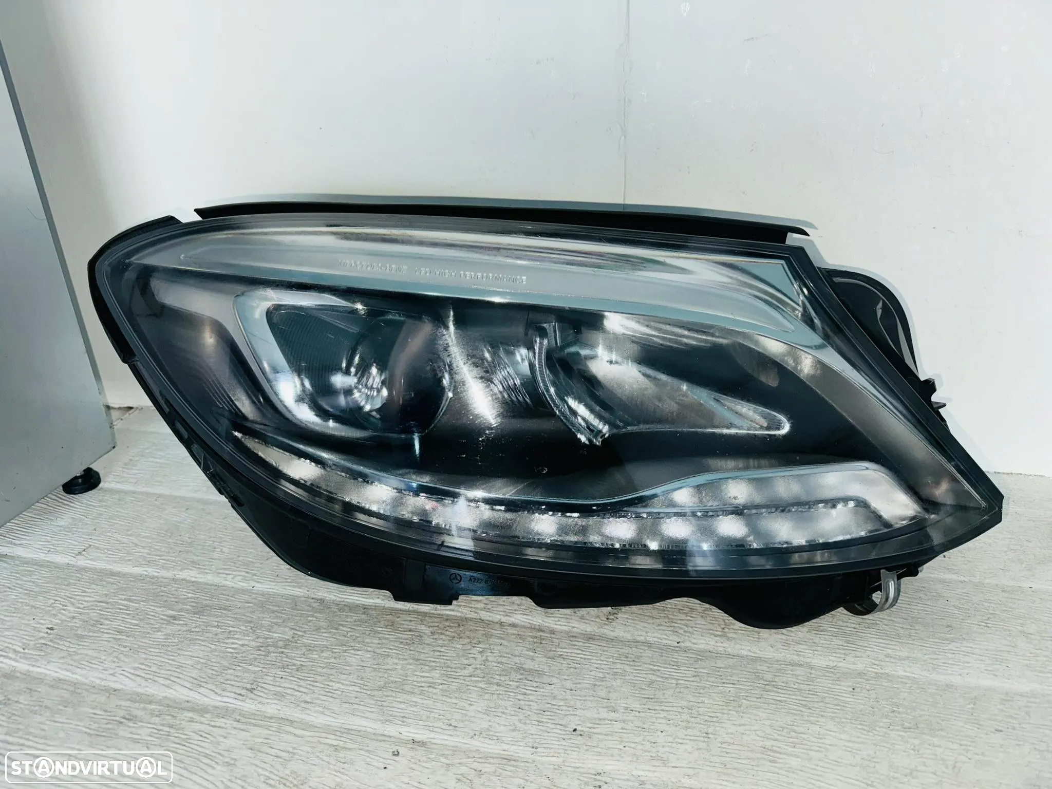 Farol de Xénon Direito Mercedes S W222 - A2229062803 - 2013 / 2020 - 2