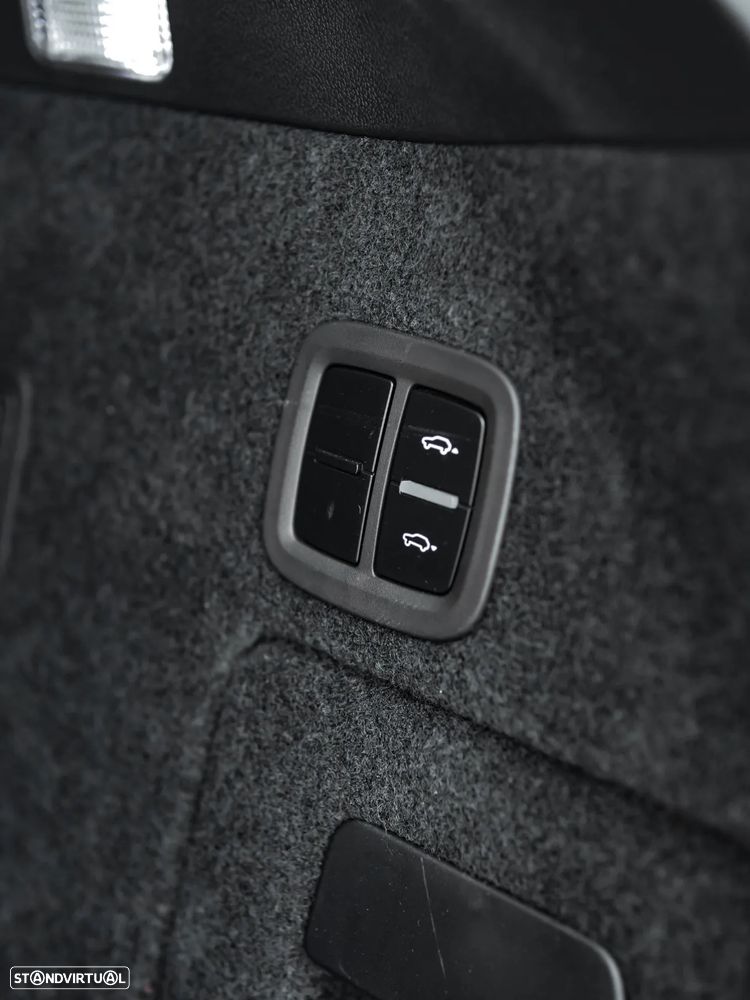 Porsche Cayenne Coupé E-Hybrid - 16