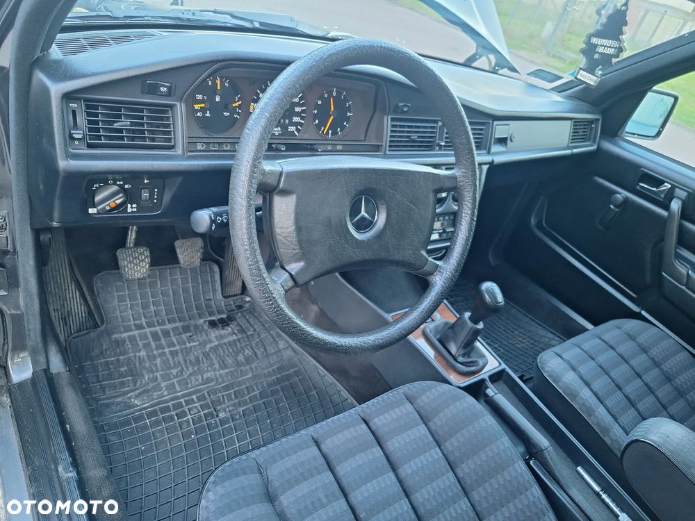 Mercedes-Benz W201 (190) - 13