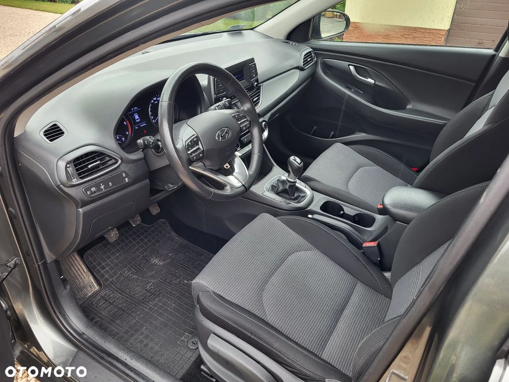 Hyundai i30 1.6 D Classic + - 18