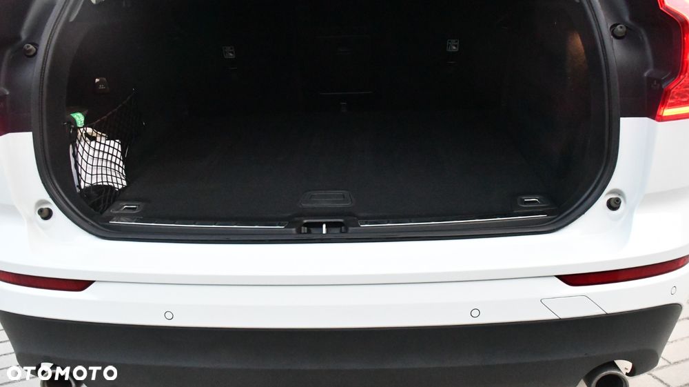 Volvo XC 60 T4 Momentum Pro - 23