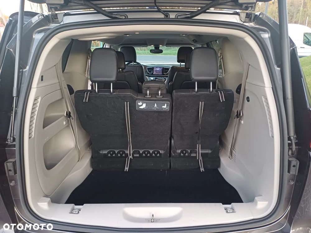 Chrysler Pacifica - 15