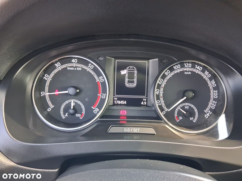 Skoda RAPID 1.0 TSI Clever - 26