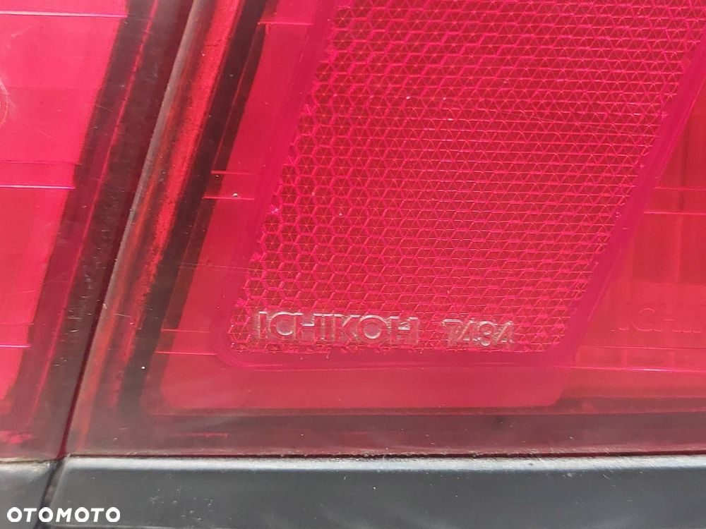 LAMPA PRAWY TYŁ W BŁOTNIK + W KLAPĘ NISSAN ALMERA N15 LIFT SEDAN - 4