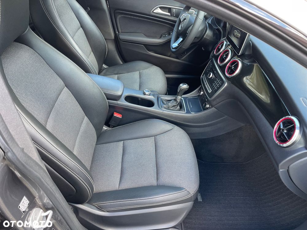 Mercedes-Benz CLA 180 d Shooting Brake - 28