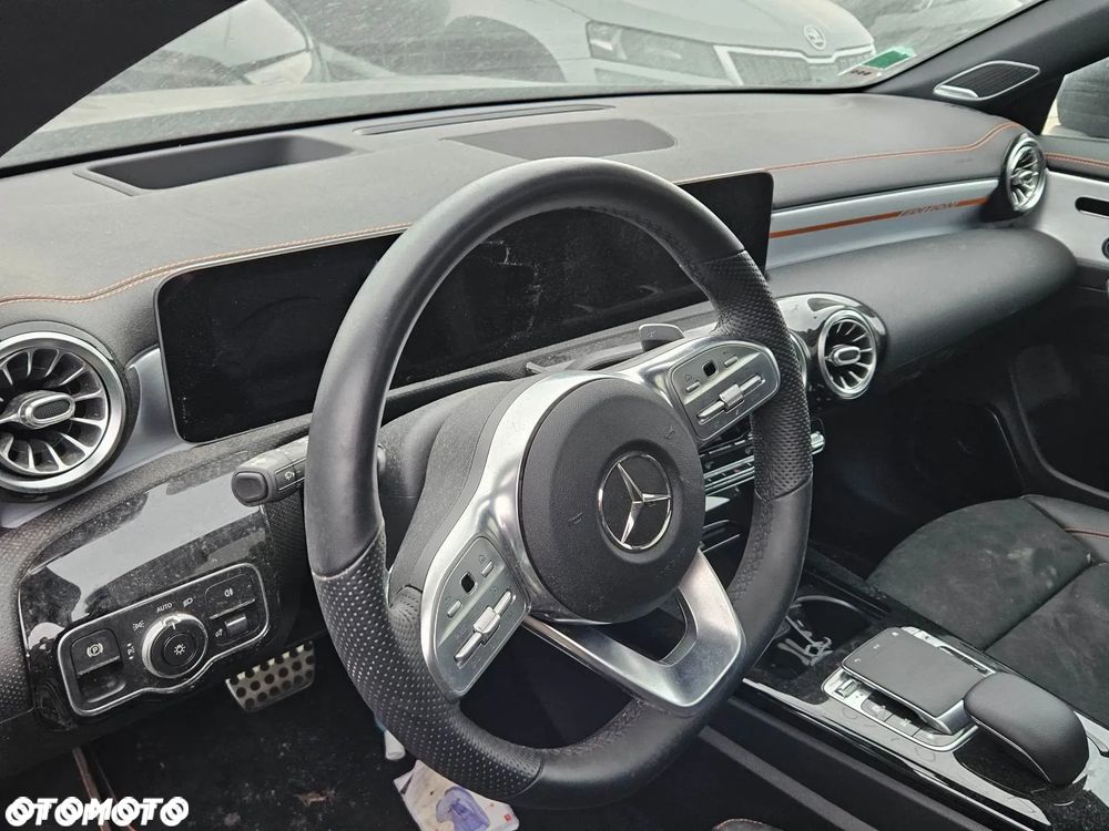 Mercedes-Benz CLA 200 7G-DCT Edition 1 - 4